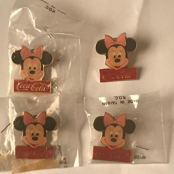 1 Mickey Mouse 3 Minnie Mouse NWT collectable pins - Picture 6 of 8